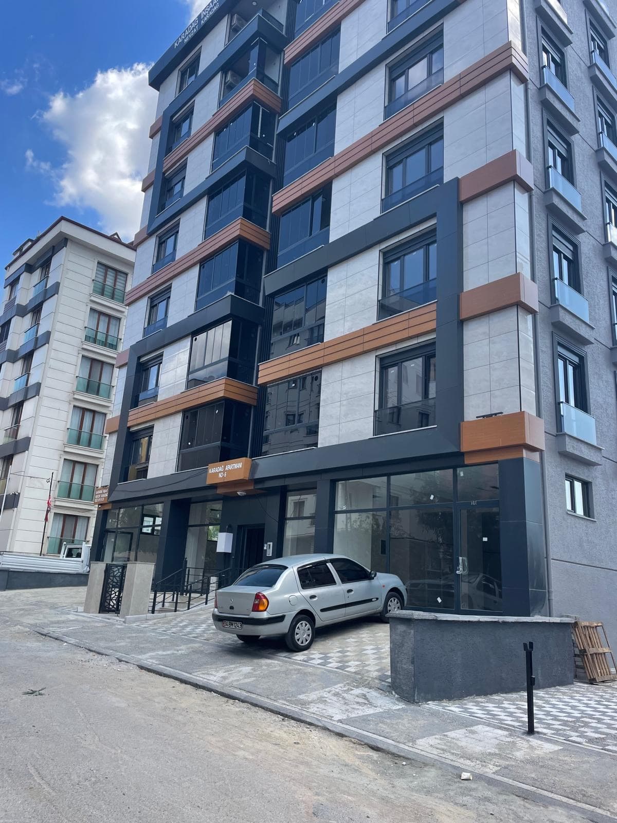 Kartal Soğanlık'ta Karadağ Apartmanı konut projesi dış cephe genel görünümü
