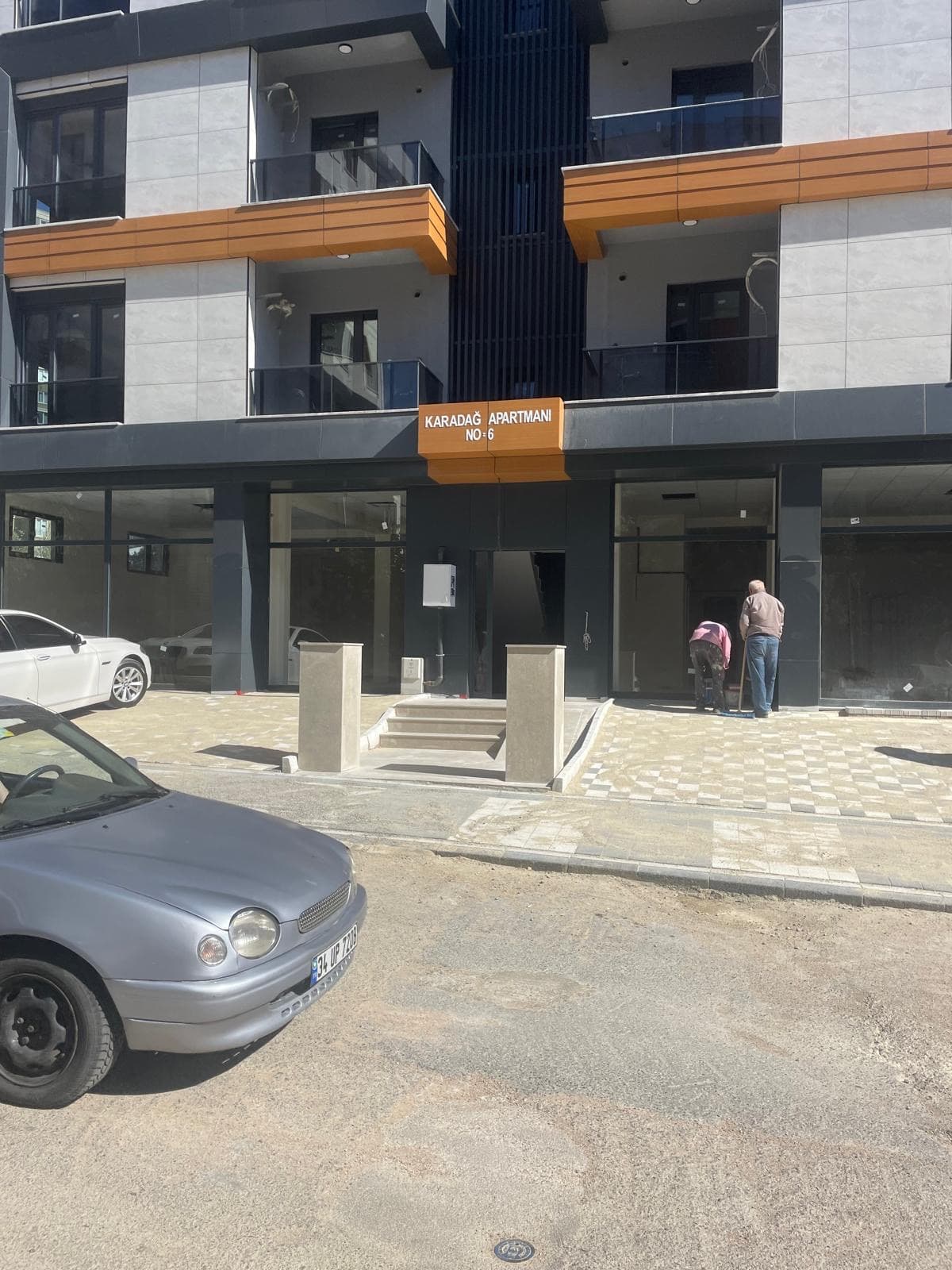 Karadağ Apartmanı Soğanlık konut projesi sokak cephesinden giriş görünümü